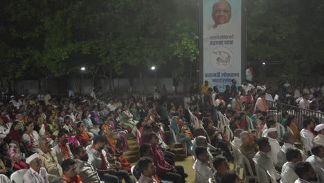 Menschenmenge,-Die-An-Der-Wahlkampagne-Der-Lok-Sabha-Von-Uddhav-Thackeray-Teilnimmt,-Die-Auf-Dem-College-Gelände-In-Warje-Abgehalten-Wird