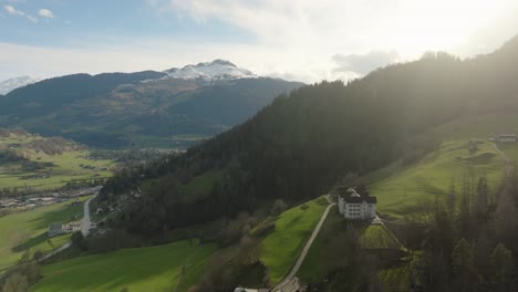 Antena-De-Un-Valle-Montañoso-Suizo-En-Verano-Al-Atardecer