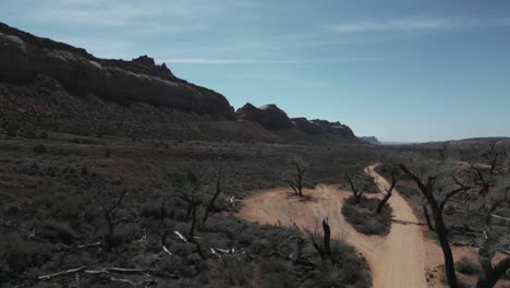 Viajes-Por-Carretera-A-Parques-Nacionales-En-Zonas-Remotas-De-Utah,-Estados-Unidos