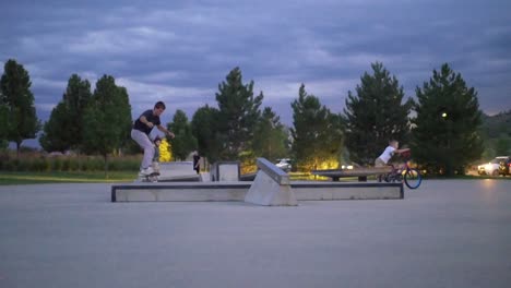 Tobogán-De-Skate-En-El-Parque-De-Patinaje