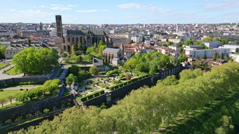 Kathedrale-Von-Saint-Etienne-Und-Brücke-Pont-Neuf-Am-Fluss-Vienne,-Limoges,-Frankreich