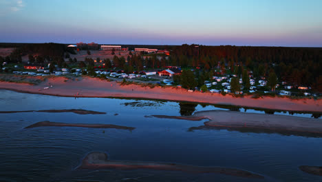 Establecimiento-De-Tomas-De-Drones-De-Las-Playas-Y-Las-Dunas-De-Kalajoki,-Puesta-De-Sol-En-Finlandia