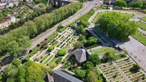Jardín-Botánico-Del-Obispado-Y-Puente-Pont-Neuf,-Limoges-En-Francia