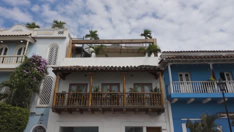 Colombian-architecture-with-blue-and-white-colonial-houses-and-wooden-balconies-in-Cartagena