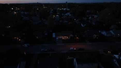 Amerikanisches-Wohngebiet-Nach-Sonnenuntergang