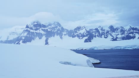 Dramatic-Winter-Mountains-and-Snow-in-Antarctica-with-Snowy-Snow-Covered-Scenery,-Big-Mountains-in-Cold-Weather,-Antarctic-Peninsula-Coastal-Landscape-on-Beautiful-Coast-Coastline