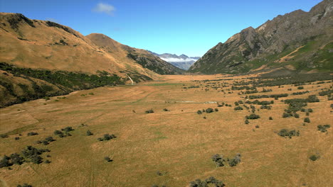 New-Zealand-backcountry-wilderness-near-Queenstown-and-Moke-Lake---pullback-aerial-reveal