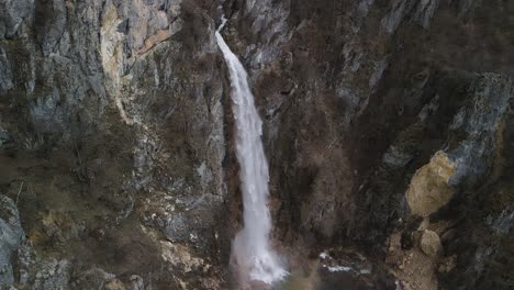 Der-Wasserfall-Skakavica-Ist-Eine-Beliebte-Touristenattraktion-In-Der-Region