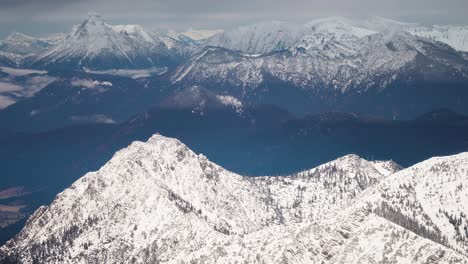 Towering-mountain-peaks-of-the-Austrian-Alps-are-dusted-with-fresh-light-snow