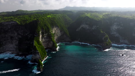 Cliffs-of-Nusa-Penida-island,-Bali-in-Indonesia
