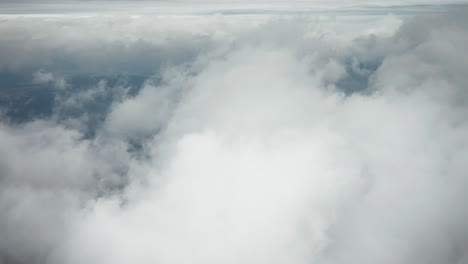 über-Den-Wolken-Fliegen