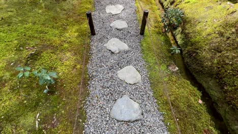 Footpath-Through-Moss-Garden-Of-Saihoji-Temple-Kokedera-In-Kyoto,-Japan