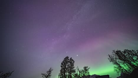 Mesmerizing-dance-of-the-northern-lights-in-the-dark-starry-sky