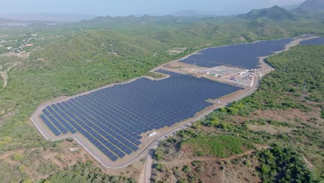 Establecedor-De-Drones-De-Gran-Sistema-Fotovoltaico-En-El-Campo-De-República-Dominicana