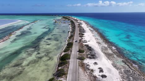 Karibische-Straße-Am-Kralendijk-In-Bonaire,-Niederländische-Antillen