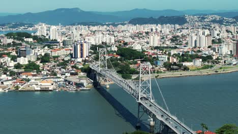 A-beautiful-day-in-Florianopolis,-with-its-majestic-and-iconic-Hercilio-Luz-Bridge