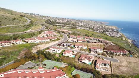 Aerial-Panoramic-View-Of-Rancho-Palos-Verdes-With-the-Pacific-Ocean-and-Huge-Beachside-Estates-on-Cliffside-on-a-Sunny-Day