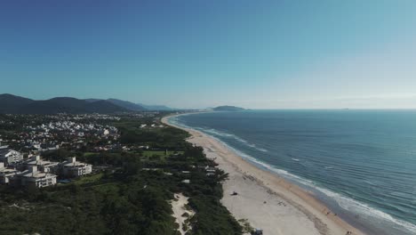 Panoramic-view-captures-the-beauty-of-Campeche-Beach-on-the-southern-coast-of-Florianopolis-Island,-Brazil,-on-a-gorgeous-sunny-day