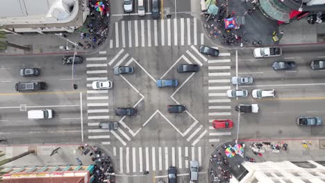 Berühmte-Hollywood-Highland-Kreuzung-über-Autos