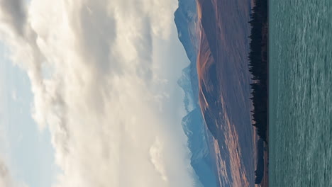 Timelapse-Vertical-Del-Lago-Tekapo,-Nueva-Zelanda,-Tema-De-Viajes,-Para-Historias-De-Redes-Sociales