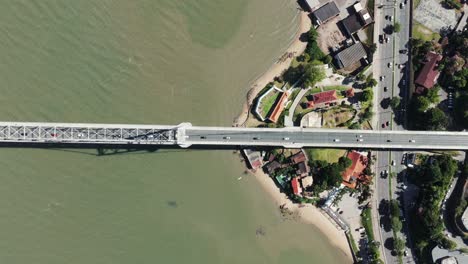 Hercilio-Luz-Bridge-in-Florianopolis,-connecting-the-mainland-with-the-island,-showcasing-its-iconic-architectural-beauty-and-vital-role-in-local-transportation