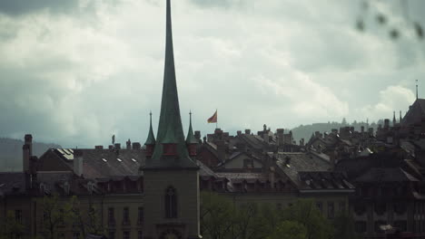 Nydegg-Church-and-surrounding-rooftops-of-Bern,-Switzerland,-on-a-rainy-day