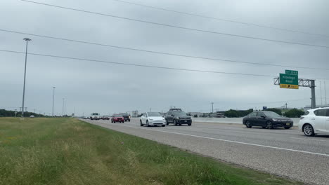 Tráfico-Interestatal-35,-I-35-Cerca-De-Round-Rock,-Texas