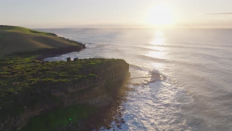 Drohnenaufnahme-Der-Landzunge-Gerringong-In-New-South-Wales,-Australien-Am-Frühen-Morgen