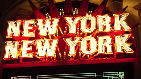 Flashing-New-York-New-York-Hotel-Casino-Resort-Sign,-Close-Up