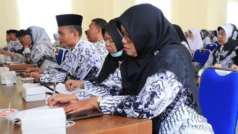 A-group-of-teachers-are-having-a-meeting,-Pekalongan-Indonesia-September-21-2022