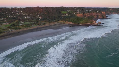 Waves-Splashing-At-Muriwai-Beach-On-Sunset-In-Auckland's-West-Coast-In-New-Zealand