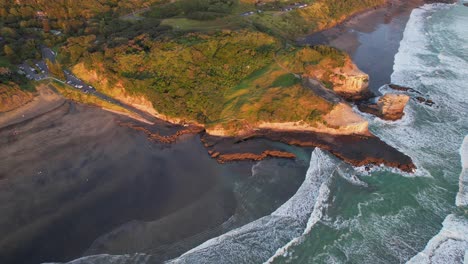 Mañana-Soleada-En-El-Mirador-Panorámico-De-Muriwai-En-Waitakere,-Muriwai,-Nueva-Zelanda