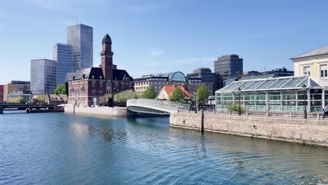 Malmö-Stadtzentrum-Mit-Wolkenkratzern-Und-Moderner-Architektur-Am-Wasser