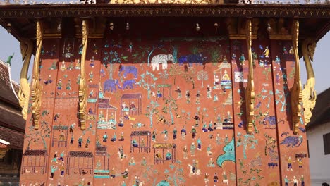 Mosaicos-De-Vidrio-Coloreado-Del-Templo-Budista-Wat-Xieng-Thong-En-Luang-Prabang,-Laos,-Viajando-Por-El-Sudeste-Asiático