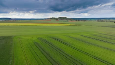 Bewölktes-Wetter-In-Einer-Agrarlandschaft