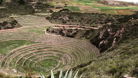 Moray-Inca-Ruina-De-Terraza-Circular-Depresiones-De-Círculos-Concéntricos-Creando-Microclimas
