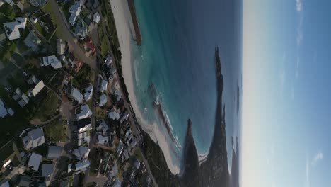 Australian-Neighborhood-of-West-Beach-in-Esperance-with-blue-ocean-at-sunset-time