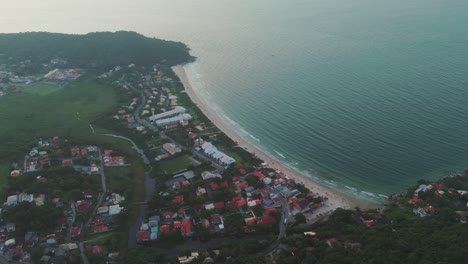 Drohne-Dreht-Sich-Um-Den-Unberührten-Strand-Von-Lagoinha-An-Der-Nordküste-Der-Insel-Florianopolis