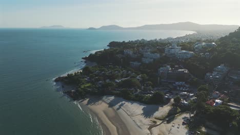 Panoramablick-Auf-Den-Strand-Galera,-Canajurê-Und-Den-Atemberaubenden-Strand-Canavieras-Im-Hintergrund