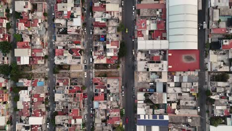 Aerial-view-of-Ecatepec's-streets-with-cars-and-houses