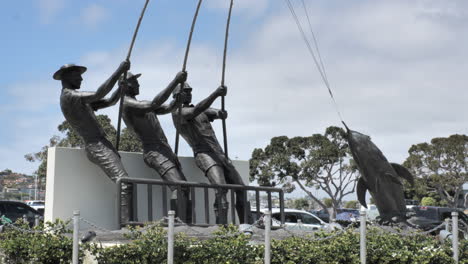 Fishermen-memorial-statue