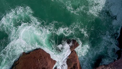 Rough-Waves-Breaking-On-The-Rocky-Shore-Of-Talia-Beach-Near-Elliston,-State-of-South-Australia