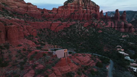 Ancient-Red-Rocks-With-Chapel-Of-The-Holy-Cross-In-Sedona,-Arizona,-United-States