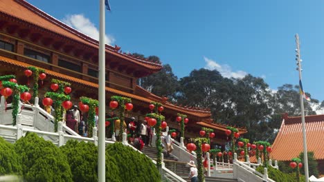 Timelapse-of-Busy-day-at-New-Years-festival-at-Nan-Tien-Temple,-Wollongong