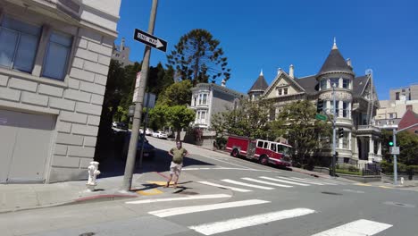 Driving-Through-streets-of-San-Francisco