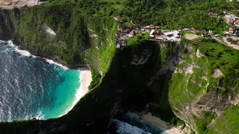 Establishing-aerial-pullback-of-Nusa-Penida-with-Kelingking-and-Embon-beach-coves