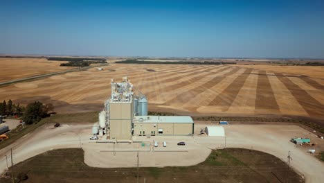 Time-lapse-De-Drones-4k-De-Un-Negocio-De-Elevadores-De-Granos-En-El-País