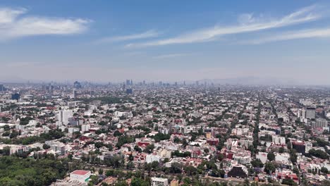 Tarde-Clara-En-El-Sur-De-La-Ciudad-De-México-Vista-Desde-Un-Dron