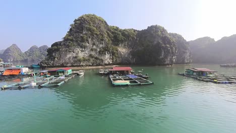 Floating-village-of-Cát-Bà-Island