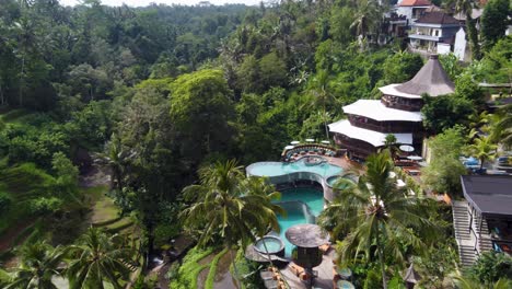Cretya-Jungle-Club-overlooking-Tegallalang-Rice-Terraces-in-Alas-Harum,-Drone-View